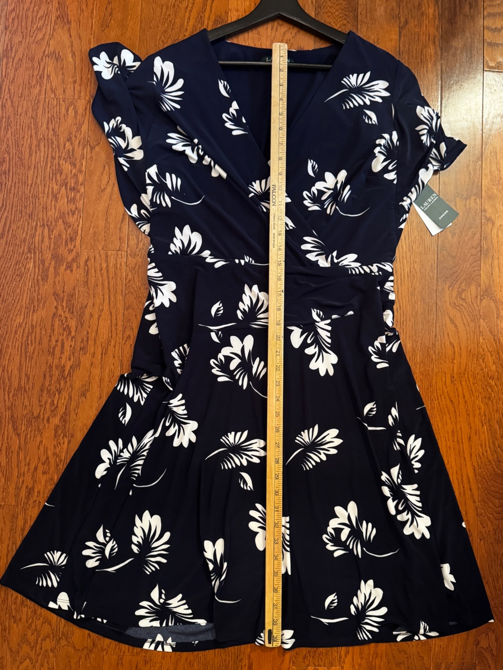 Lauren Ralph Lauren | NWT Women’s Navy and White Floral Wrap Midi Dress Size 14 - Picture 7 of 9